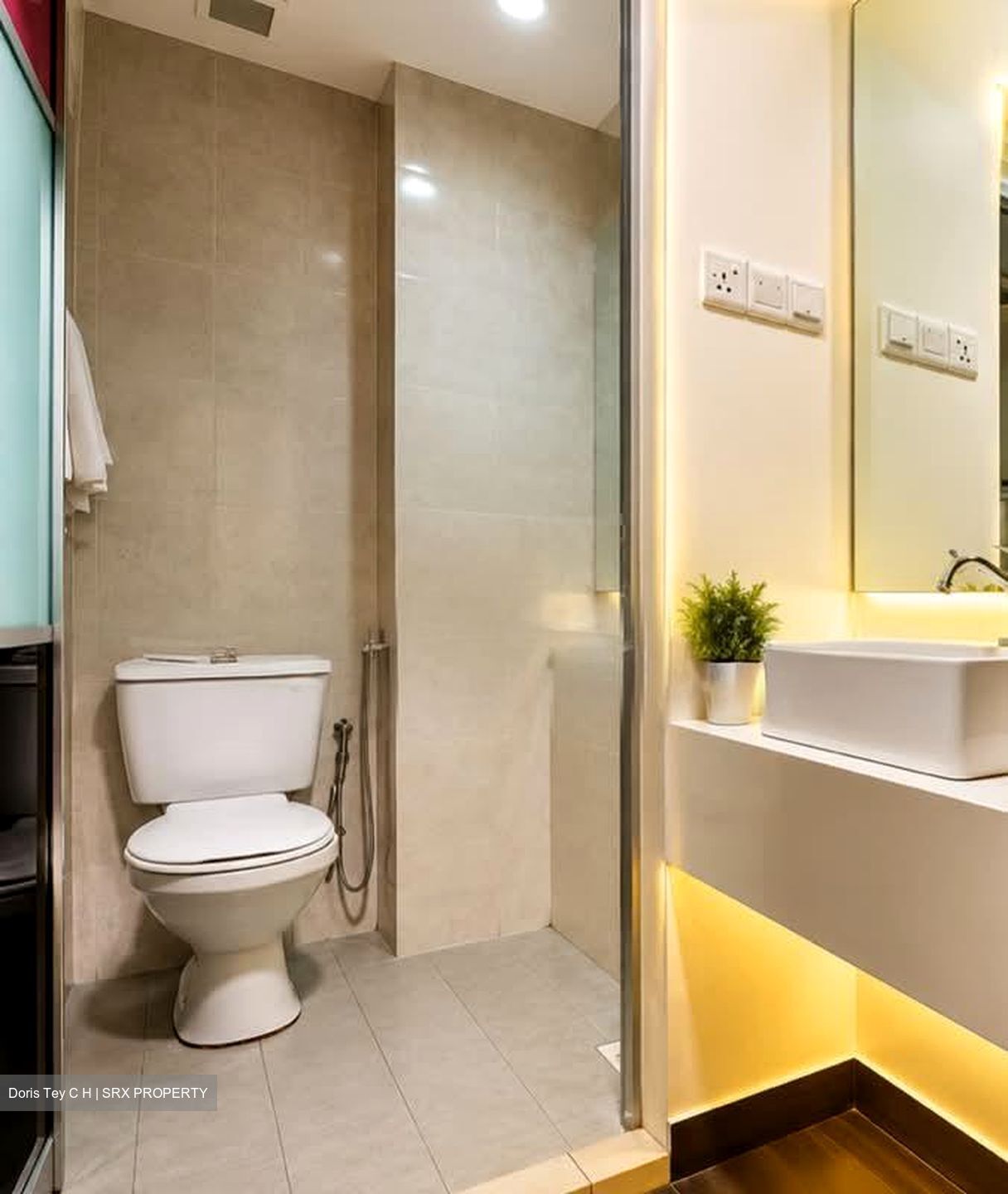 Golden Royal Hotel (D8), Retail #576172281